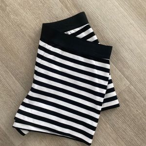 MK stripe short